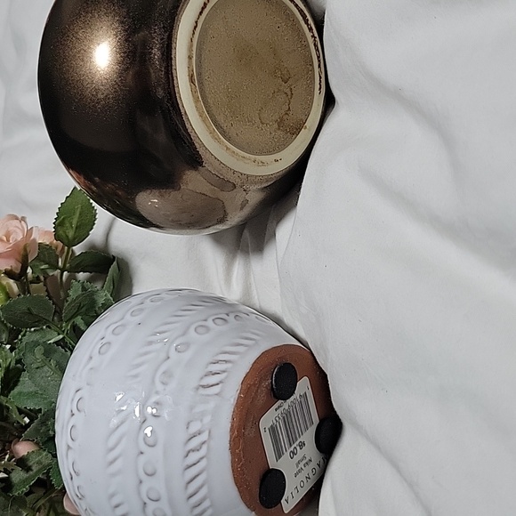 2 Small Vases - Picture 2 of 2